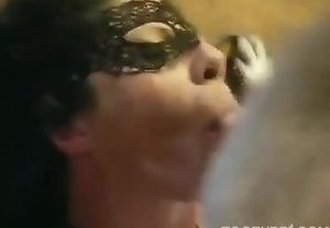 Cachorro recebe boquete e goza deliciosamente