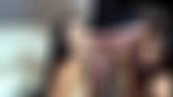 Mulher transa no cu com um porco e mostra toda sua safadeza